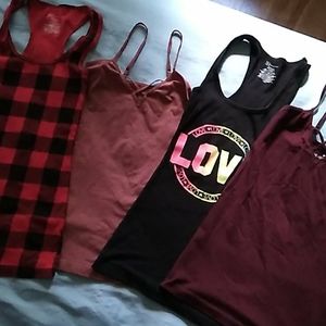 Set of tank tops
